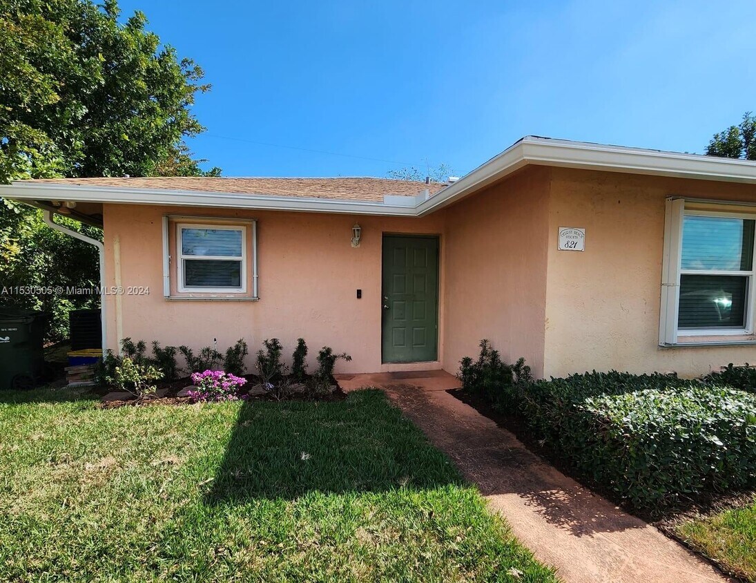 Foto principal - 821 SW 12th Ave
