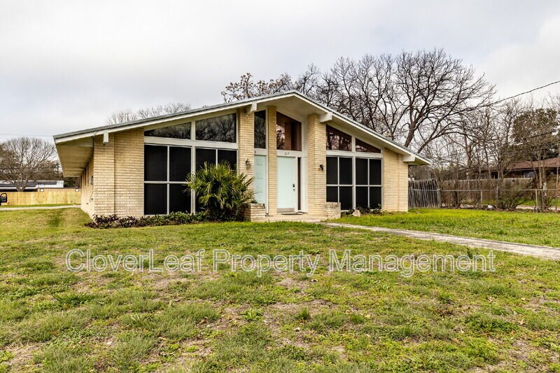 Foto principal - 319 Gaiety Ln