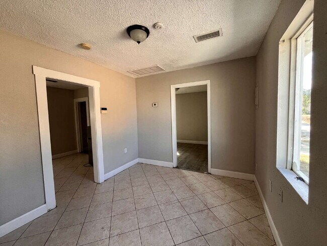 Foto del edificio - 2 Bedroom and 1 Bathroom apartment