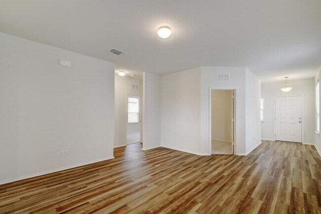 Foto del edificio - 320 Thornless Cir