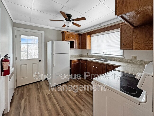 Foto del edificio - 212 S Summit St