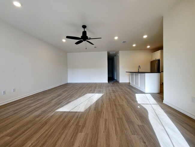 Building Photo - New 2 Bedroom Townhome in Escondido - Fren...