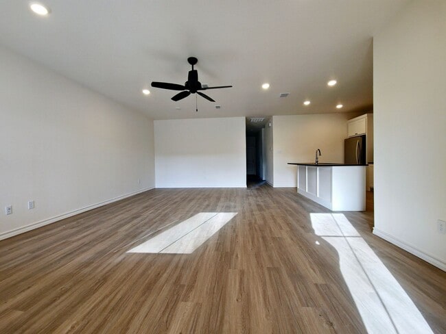 Foto del edificio - New 2 Bedroom Townhome in Escondido - Fren...