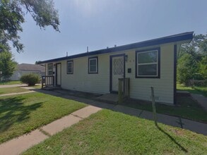 Building Photo - 601 N Gordon St