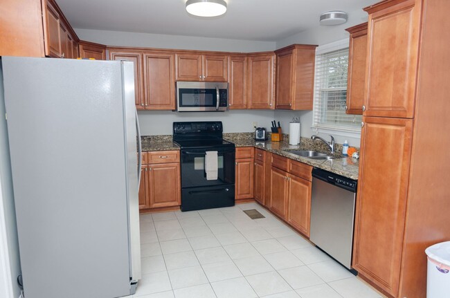 Building Photo - Stunning remodeled home in Franklin with a...