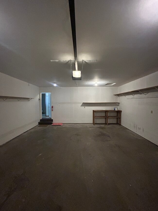 Building Photo - 1030 Oak Forest Dr