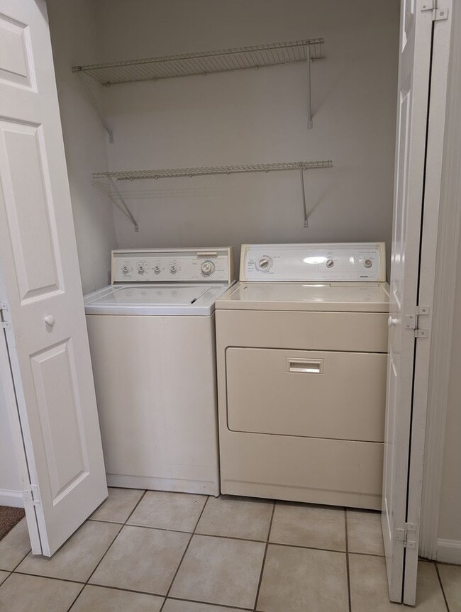 Building Photo - 4126 SW 15 Pl