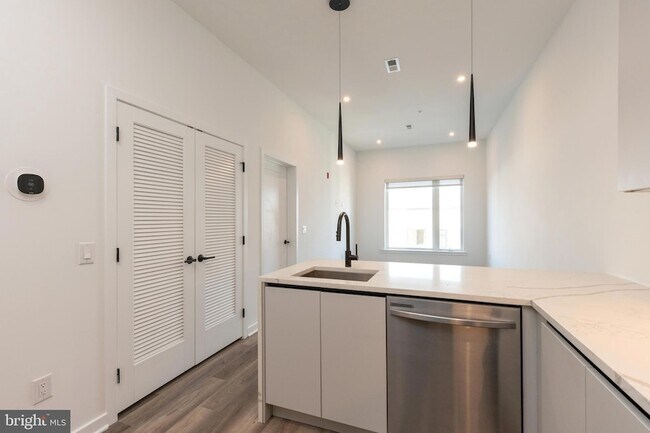 Foto del edificio - 3120 W Jefferson St