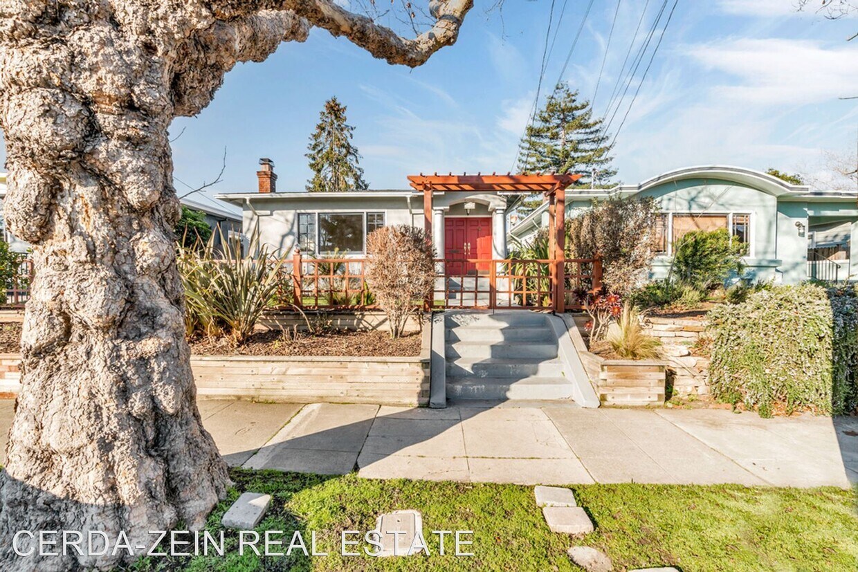 2 br, 1.5 bath House 3312 Fernside Blvd House Rental in Alameda, CA