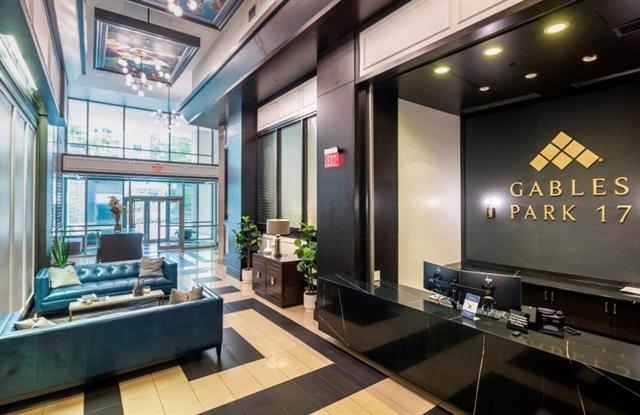 Foto del edificio - 1700 Cedar Springs Rd