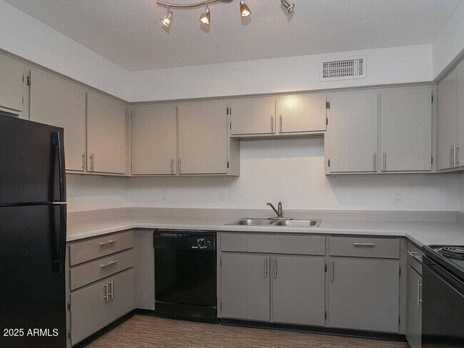 Foto del edificio - 17805 N 40th St