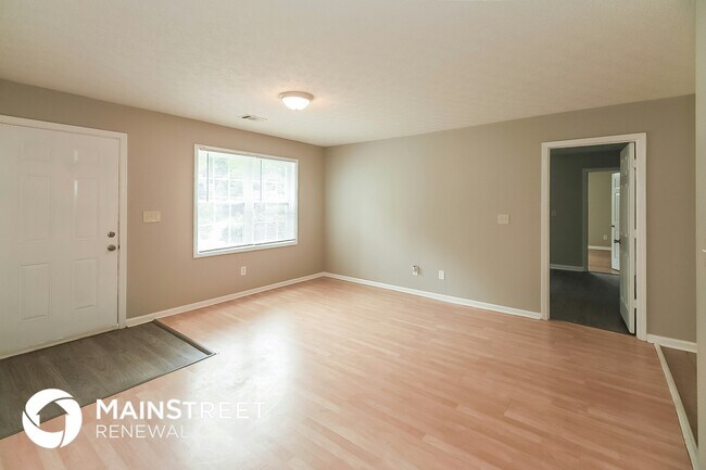 Building Photo - 693 Oak Dr