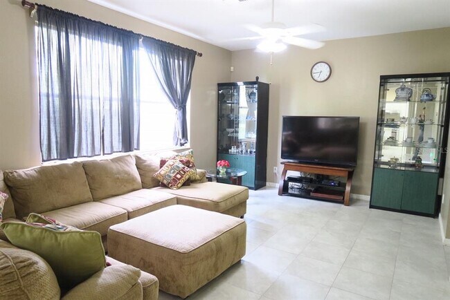 Foto del edificio - 4635 Riverton Dr
