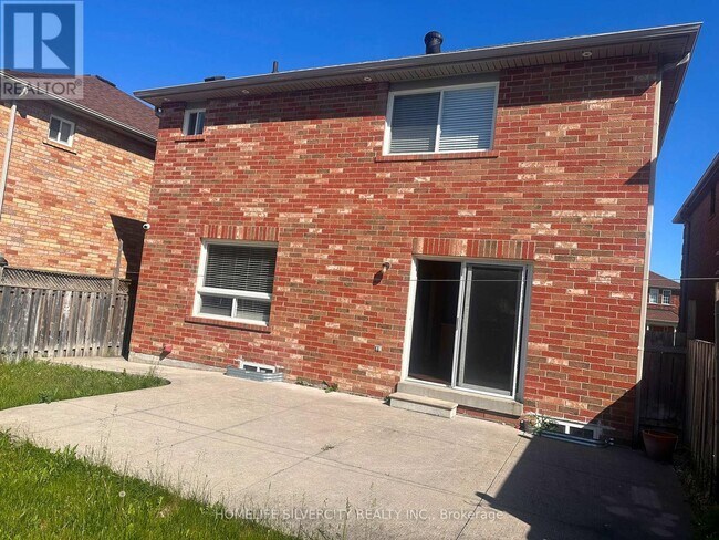 Building Photo - 6 Silverbell Ct