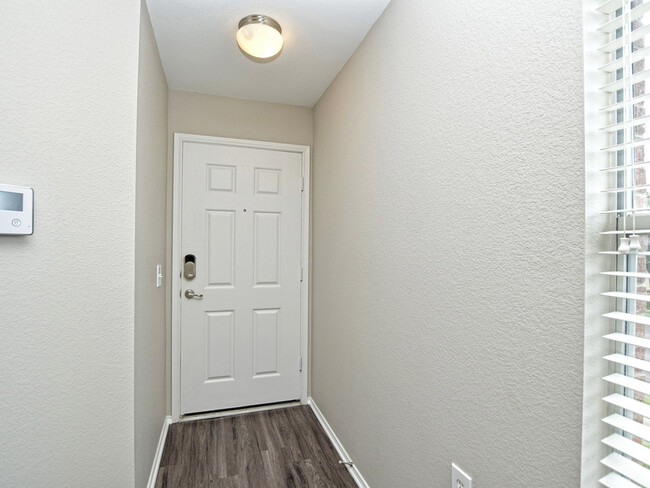 Foto del edificio - Cozy 1-story 3/2 corner lot