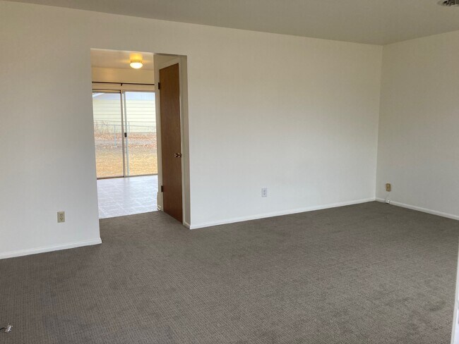 Foto del edificio - 1425 Lynn Ave