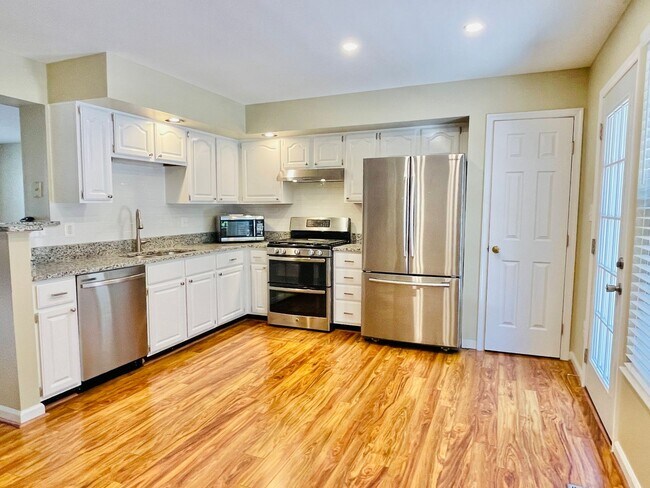 Foto del edificio - GORGEOUS TOWNHOUSE - MANASSAS