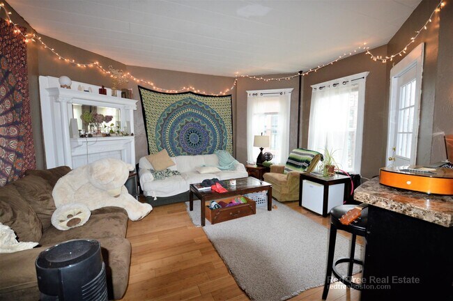 Building Photo - 40 Brainerd Rd