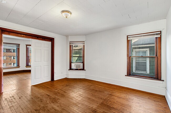 Building Photo - 445 W Dayton St