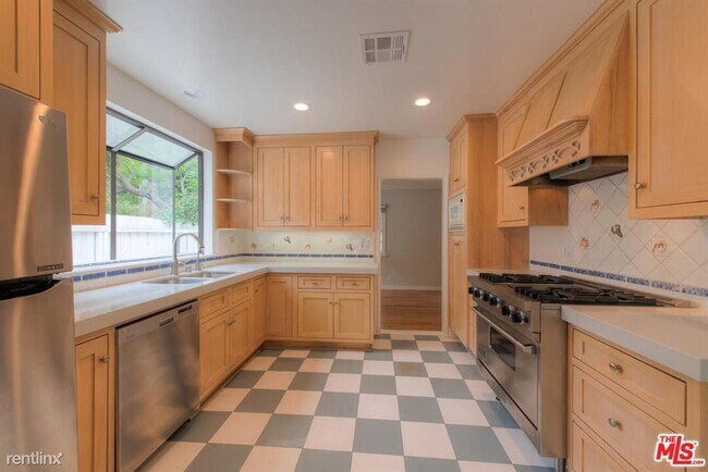 Building Photo - 3 br, 3 bath House - 4110 Sunnyslope Ave