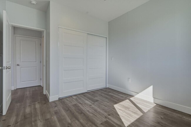 Foto del edificio - 19833 Blythe