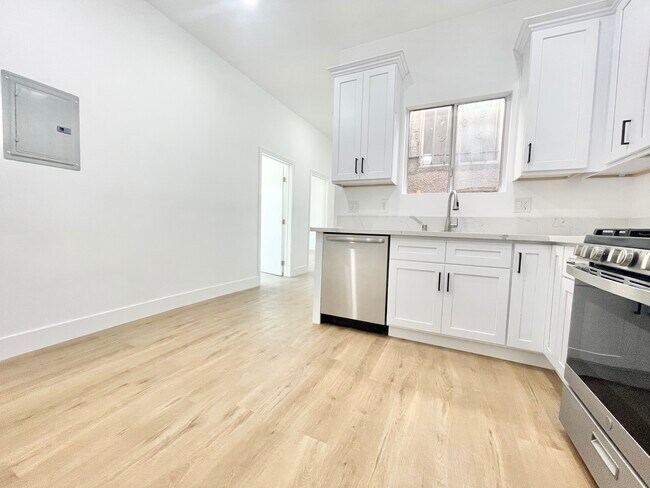 Foto del edificio - 2157 W Washington Blvd