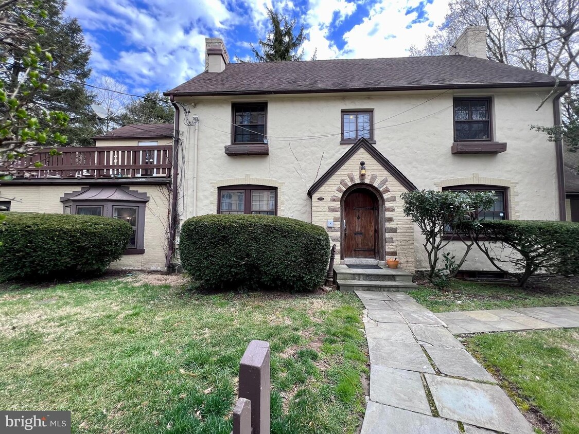 Primary Photo - 1300 Riverview Ave