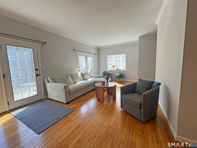 Foto del edificio - 28 Home Pl