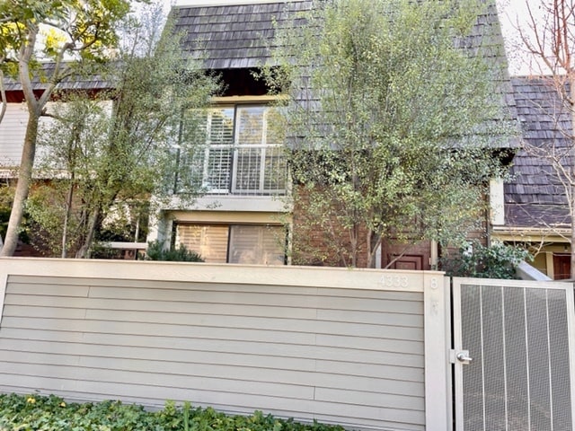 Primary Photo - 4333 Redwood Ave
