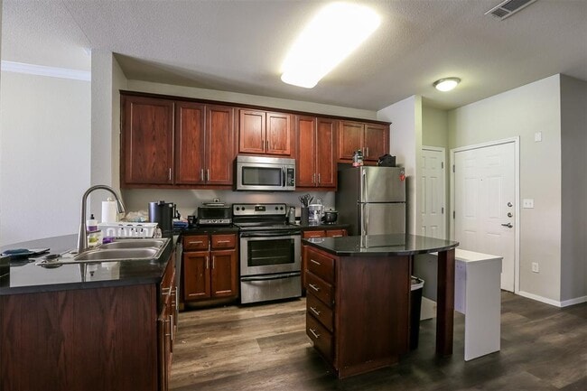 Foto del edificio - 910 W 25th St