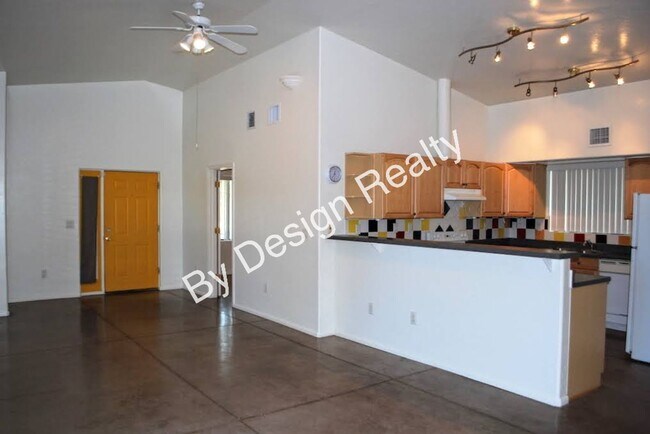 Foto del edificio - Mountain Ave 3 Bed 2 Bath Home - Contemporary Block Construction
