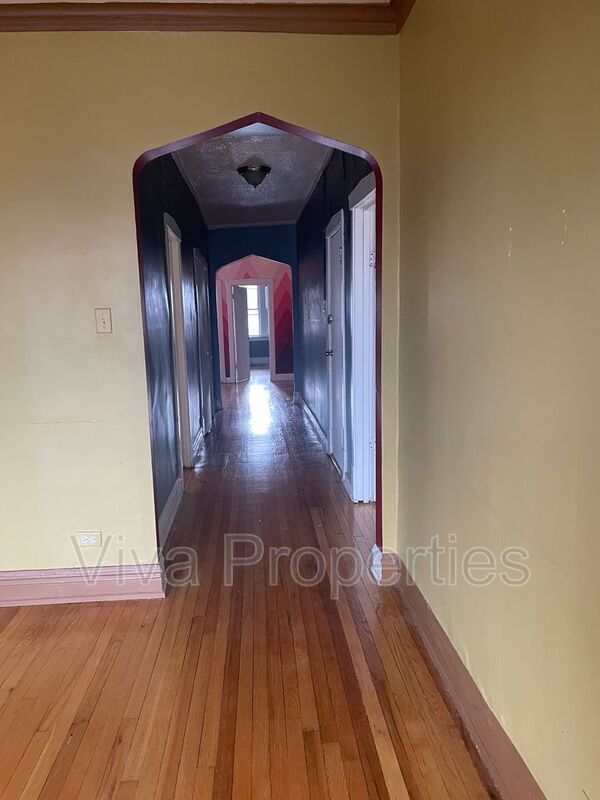 Building Photo - 1119 N Christiana Ave
