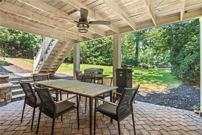 Building Photo - 3201 Lakeridge Dr SE