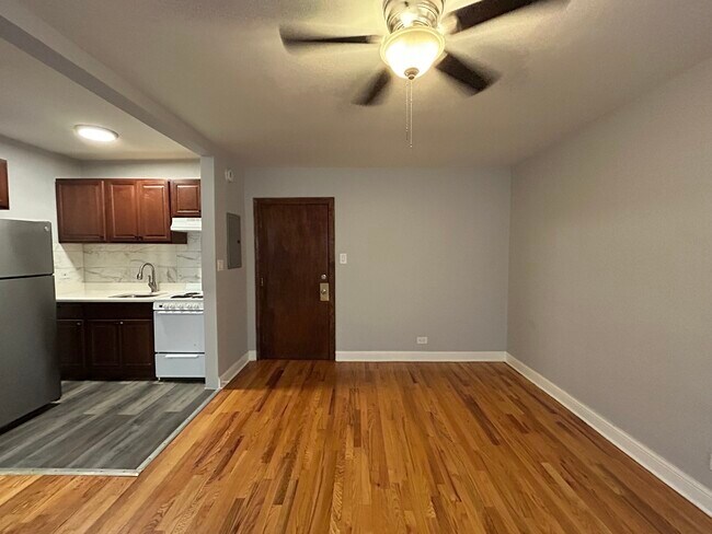 Foto del edificio - 6956 N Ashland Ave