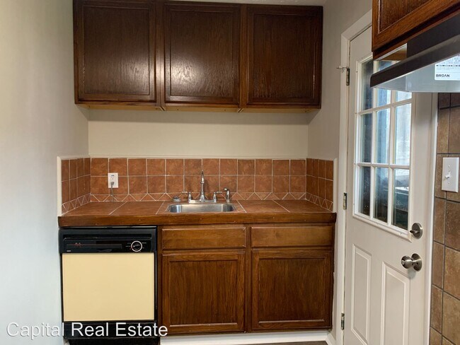 Building Photo - 3 br, 1 bath House - 3104 SE 21st
