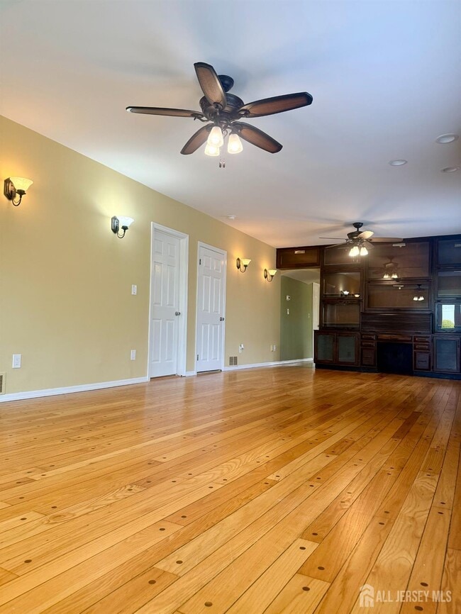 Building Photo - 363 Portia St