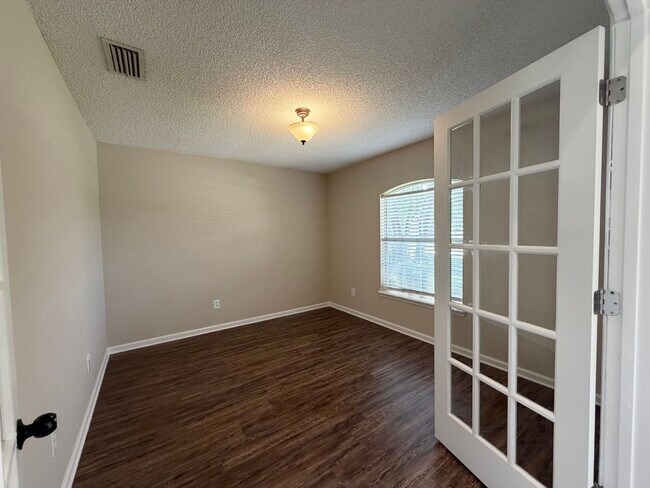 Building Photo - Westside Renovated Home