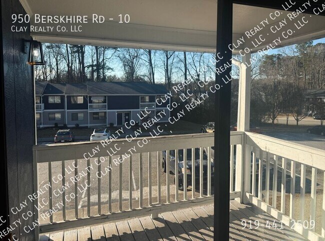 Foto del edificio - 950 Berskhire Rd-10