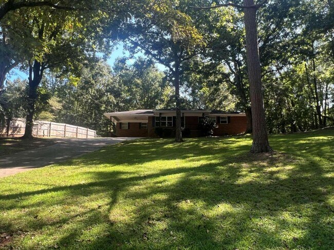 Foto del edificio - 3332 Springdale Rd