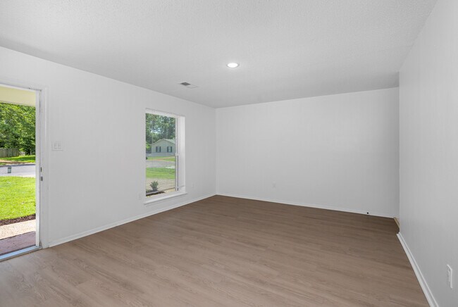 Building Photo - 5340 Lakeview Cv
