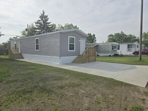 Building Photo - 1424 East Dr