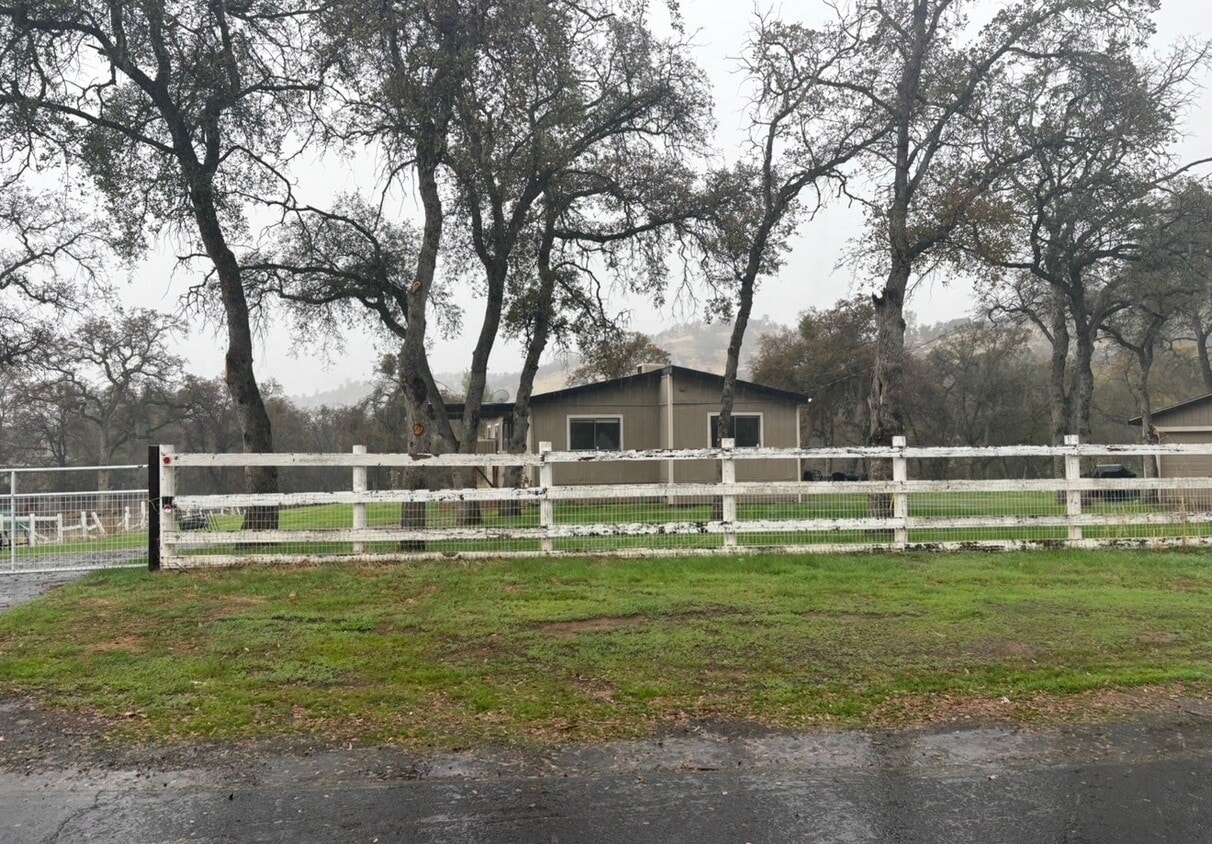 Foto principal - 13600 Pino Ct