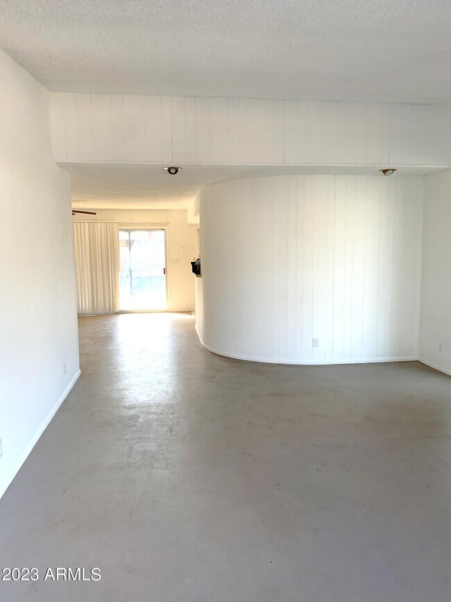 Foto del edificio - 5680 N 12th St