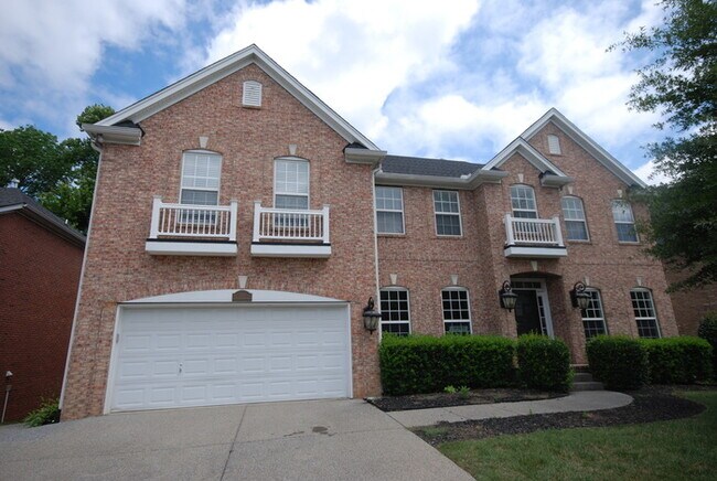 Foto del edificio - Oversized Executive Style Home with Finish...