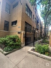 Building Photo - 816 W Lakeside Pl