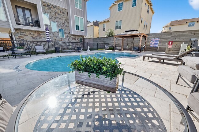 Foto del edificio - 1303 Upland Retreat Dr