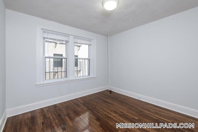 Building Photo - 49 Worthington St