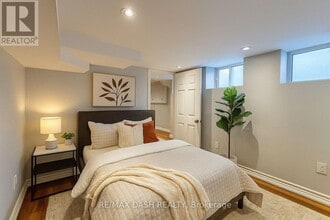 Building Photo - 11 Somerset Ave