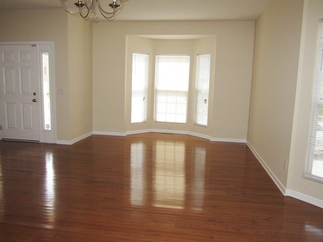 Foto del edificio - 4 Bed, 2.5 Bath home in cul-de-sac with ma...