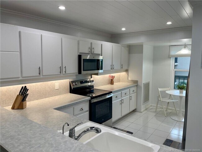 Foto del edificio - 2491 NE Ocean Blvd